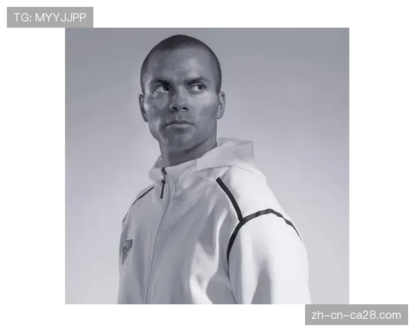 特写:马刺主场为退役球星托尼·帕克举行9号球衣悬挂仪式